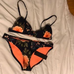 Triangl bikini Medium Top Large Bottoms